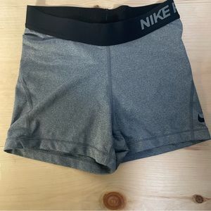 Nike Pro Women's 3" Shorts Size Small EUC